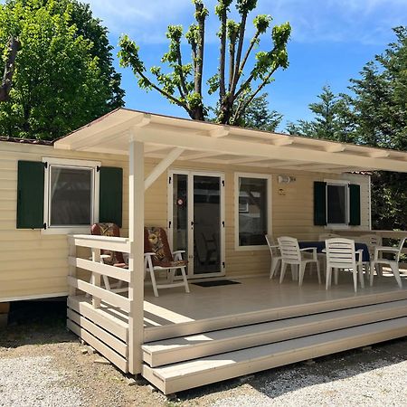 Chalet Camping River Italie Met 2 Slaapkamers Амелия Экстерьер фото