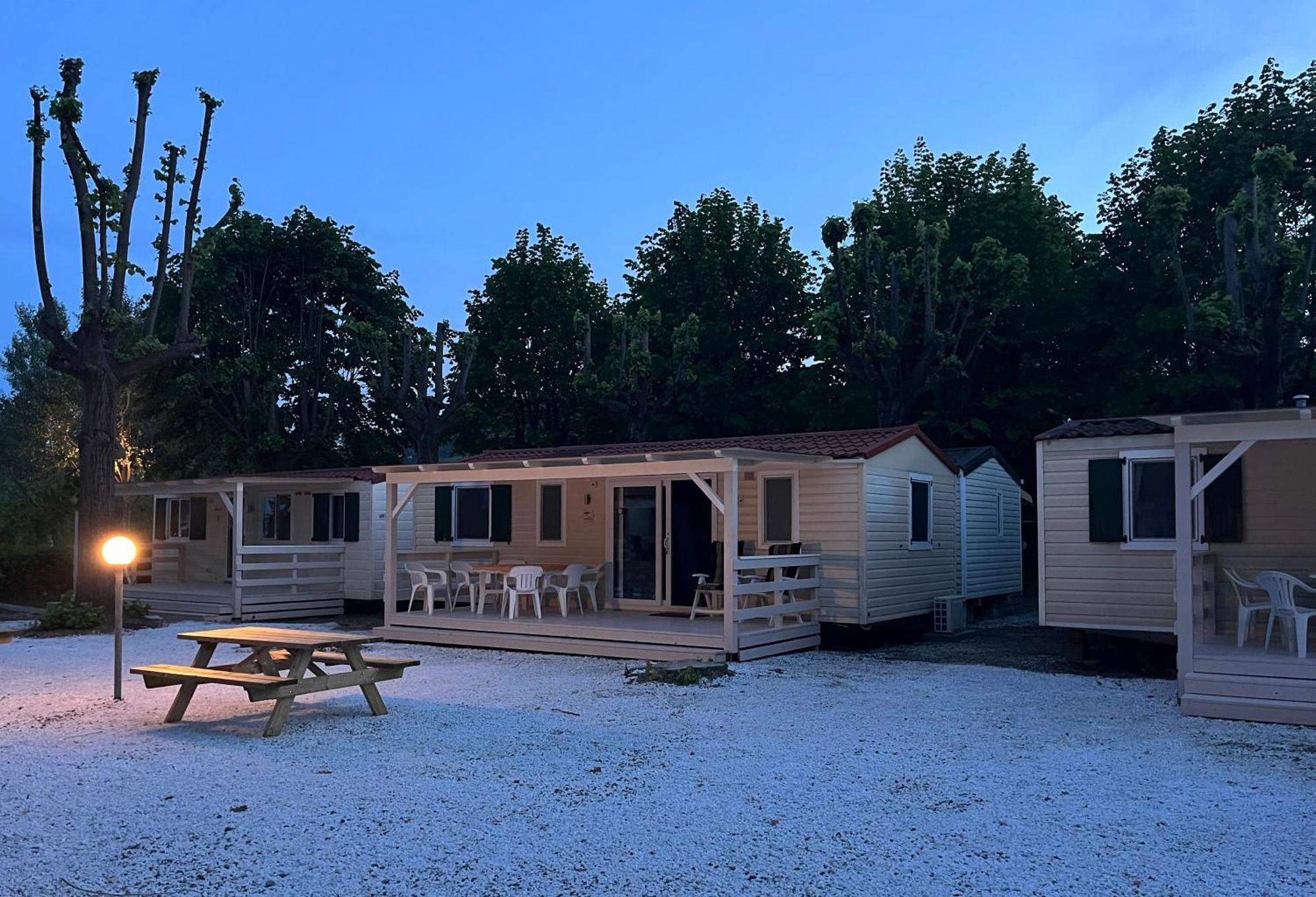 Chalet Camping River Italie Met 2 Slaapkamers Амелия Экстерьер фото